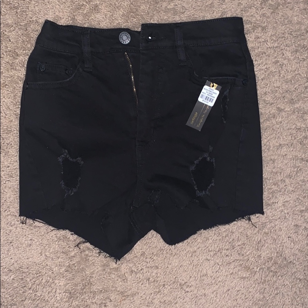 Black jean shorts!!